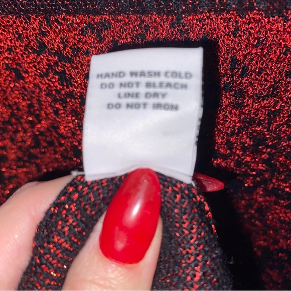 Ombré Red Black Shimmer Fold-over Metallic Sweater Top NY Collection Medium Chic - Picture 9 of 10